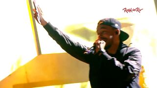 Mike holding up the "Wastelands" CD at Rock in Rio 2014