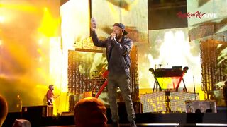 Mike holding up the "Wastelands" CD at Rock in Rio 2014
